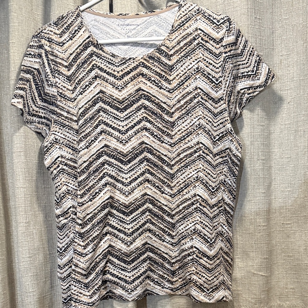 Croft & Barrow Black and White Chevron Short Sleeve Top